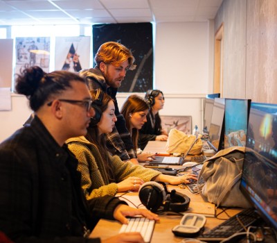 salle-montage-video-studio-m-nice-etudiants