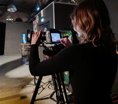studio-m-strasbourg-etudiante-camera-tournage