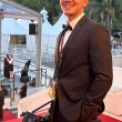photo-tapis-rouge-étudiant-costume-nice-cannes