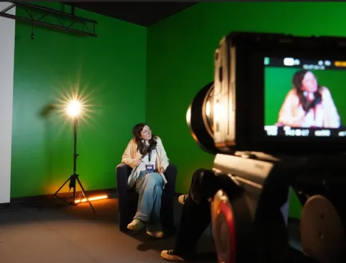 De TikTok au cinéma : comment les jeunes créateurs réinventent l’audiovisuel