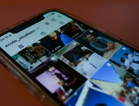Du feed Insta à l’affiche : le design graphique dans nos vies