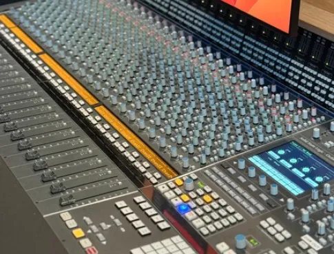 L'impact de la génération Z sur les concerts et la formation technicien son
