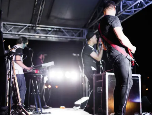 Quand la technologie redessine le métier de technicien son 