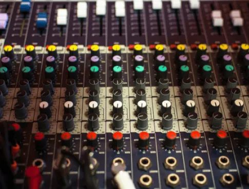 Son & alternance : Studio M forme les techniciens de demain