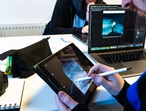 IA design tools, les pros adoptent l'hybride