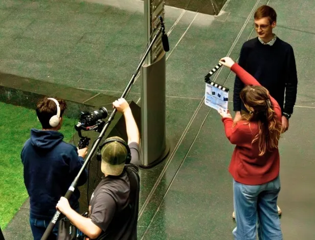 De-l-idée-à-l&rsquo;écran-devenir-réalisateur-monteur-chez-Studio-M-Lille