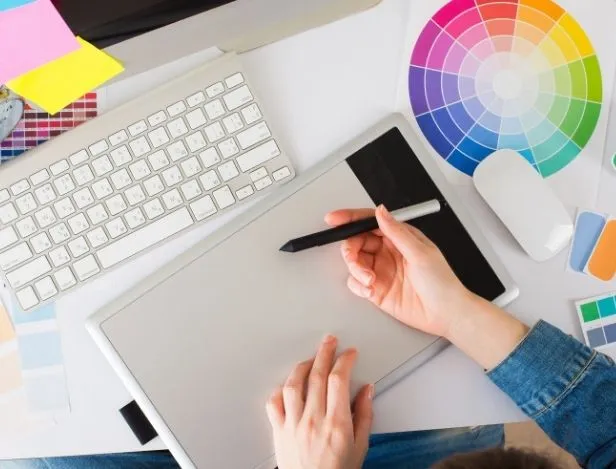 Le-retour-du-minimalisme-dans-les-identites-visuelles-des-grandes-marques