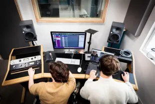 studiom-paris-ecole-design-audiovisuel-classe